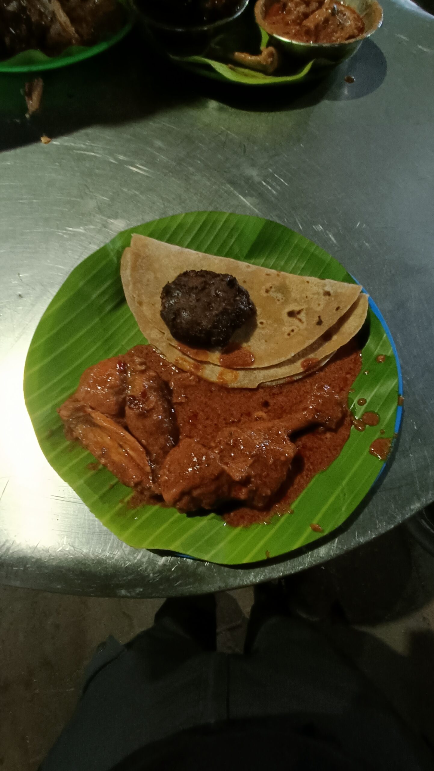 Spicy chicken curry with chapati 😋. The bestest with chicken ball.